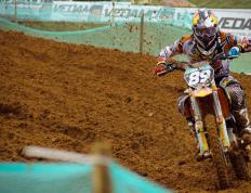 开云体育APP下载-唯一的英雄与沉默的防墙，苏亚雷斯撕破拉齐奥铁幕的夜晚