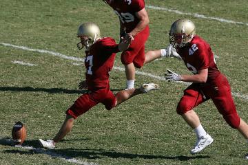 开云体育APP下载-沉默78分钟，欧冠淘汰赛之夜的梅西与他的延时接管