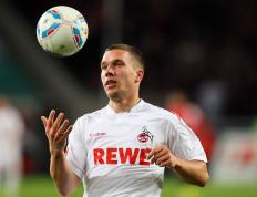 开云体育登录-绿茵骑士的黄昏逆袭，阿隆索驾阿斯顿马丁点燃银石奇迹