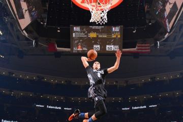 开云体育APP下载-跨界与跨越，当戴维斯杯险胜拉沃尔杯，阿尔卡拉斯统治全场揭示了什么