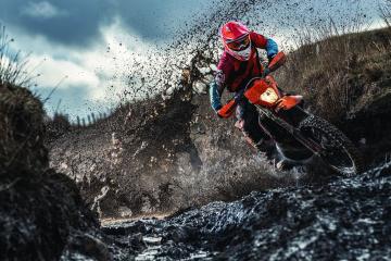 开云体育中国-一剑封喉—塞恩斯雨战导演绝杀，索伯利刃刺入梅赛德斯王朝腹地