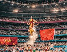 开云体育中国-运动员们奋力拼搏，场上比拼激烈