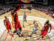 开云体育入口-红土碾碎硬地，一场定义网坛版图的团体战役—兹维列夫扛起德意志战车，法网主场横扫美网冠军