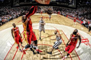 开云体育入口-红土碾碎硬地，一场定义网坛版图的团体战役—兹维列夫扛起德意志战车，法网主场横扫美网冠军