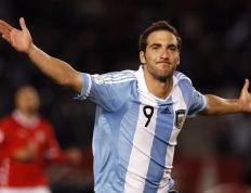 开云官网-淬火之夜，霍勒迪以铁血意志点燃步行者鏖战尼克斯的试金石