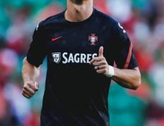 开云下载-SHR险胜GEN，Keria开启传奇时刻宿敌对决小组赛，留下经典瞬间的简单介绍