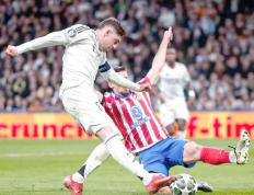 开云体育在线-马德里竞技客场完胜皇家社会，稳坐西甲榜首