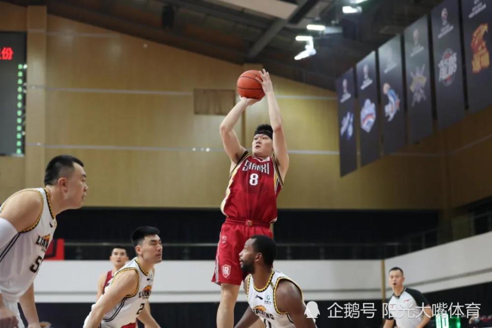 开云体育入口-贵港男篮面对强敌胜负悬殊，战术遭质疑