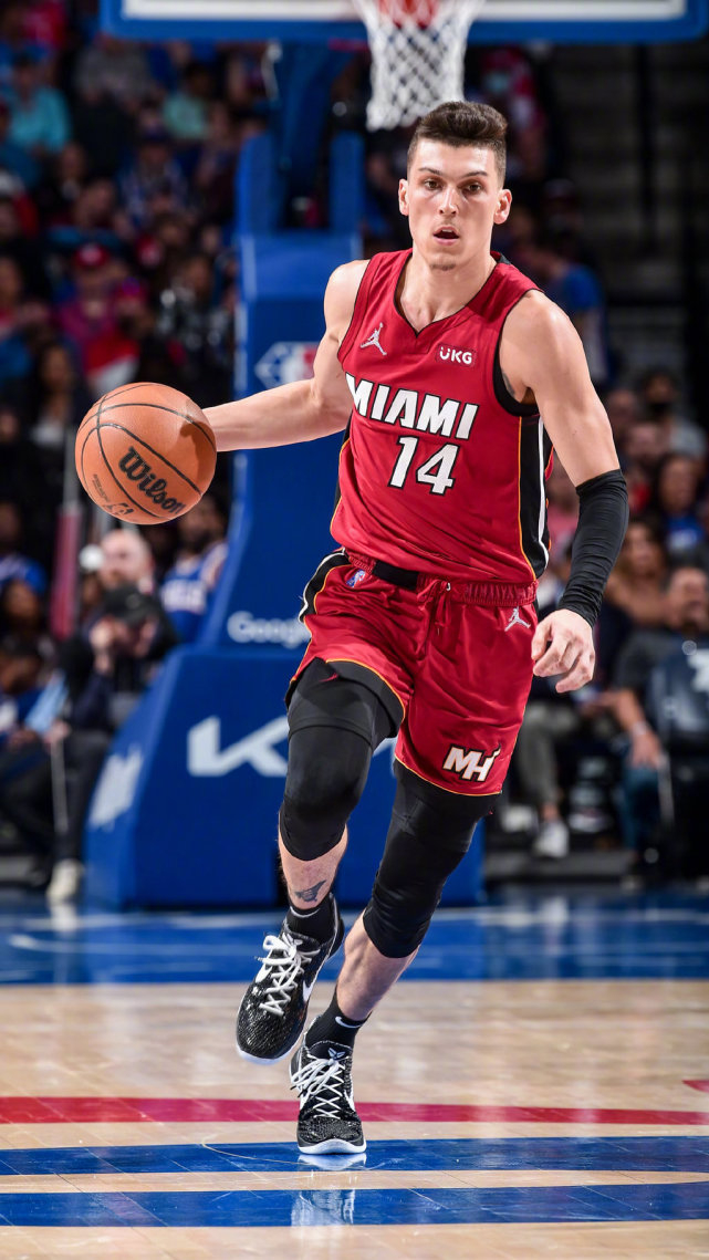 开云官方app入口-DFM横扫BLG，Doinb操刀奇招英雄翻盘激烈交锋小组赛，强势挺进下一轮