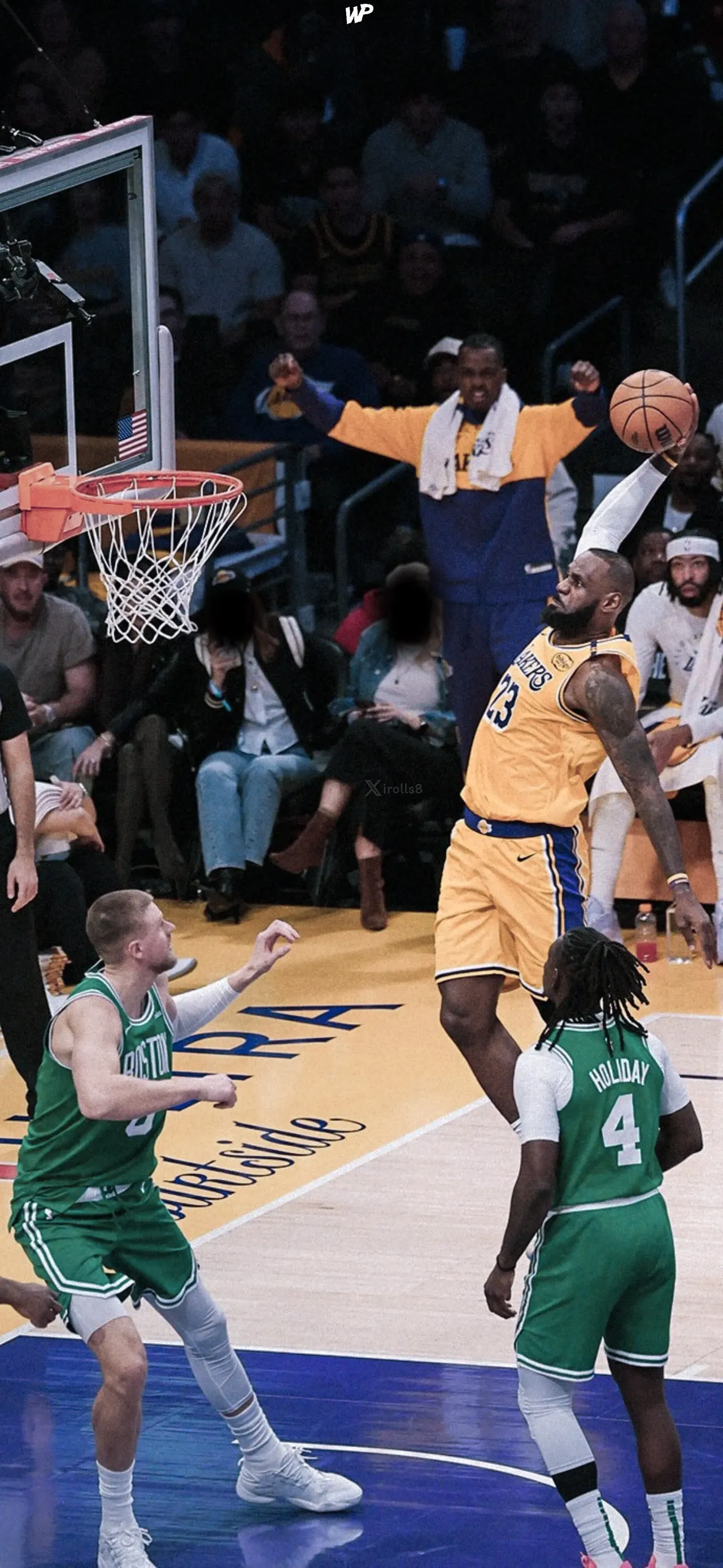 开云体育入口-湖人队员连番进攻，对手随之败下阵来