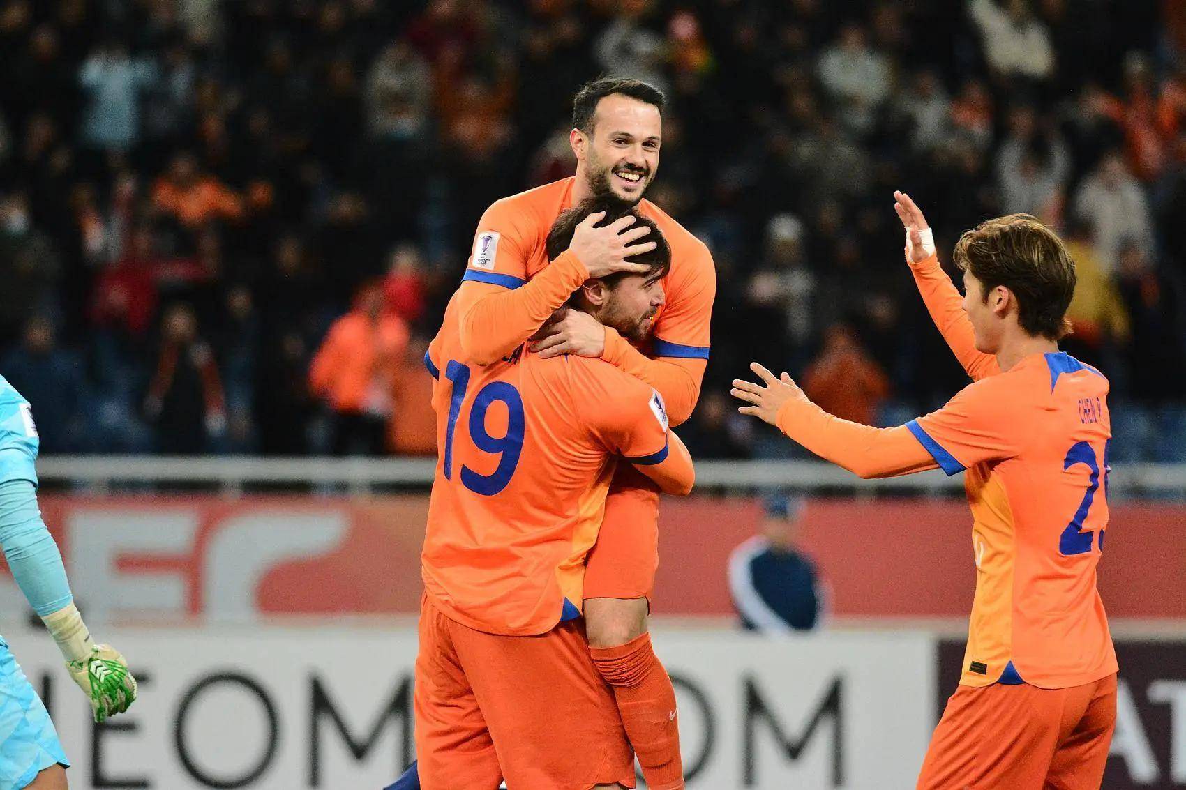 开云体育官网-较量激烈，黄牌频频亮相罚单累积