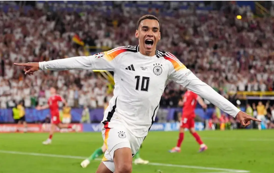 开云体育app-德国队成功晋级，下一轮对阵强敌