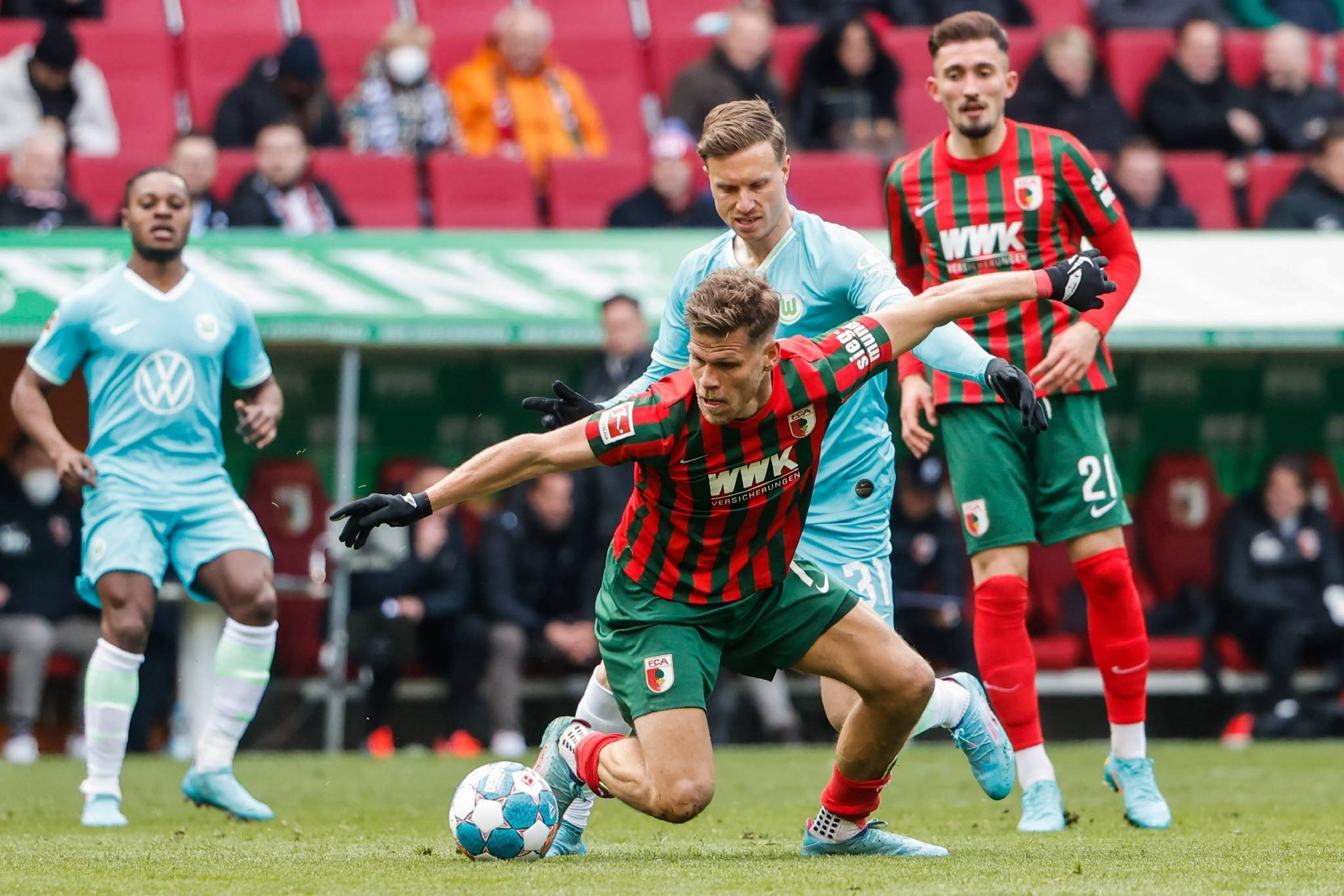 开云官方app入口-奥格斯堡主场惨败,保级形势不容乐观