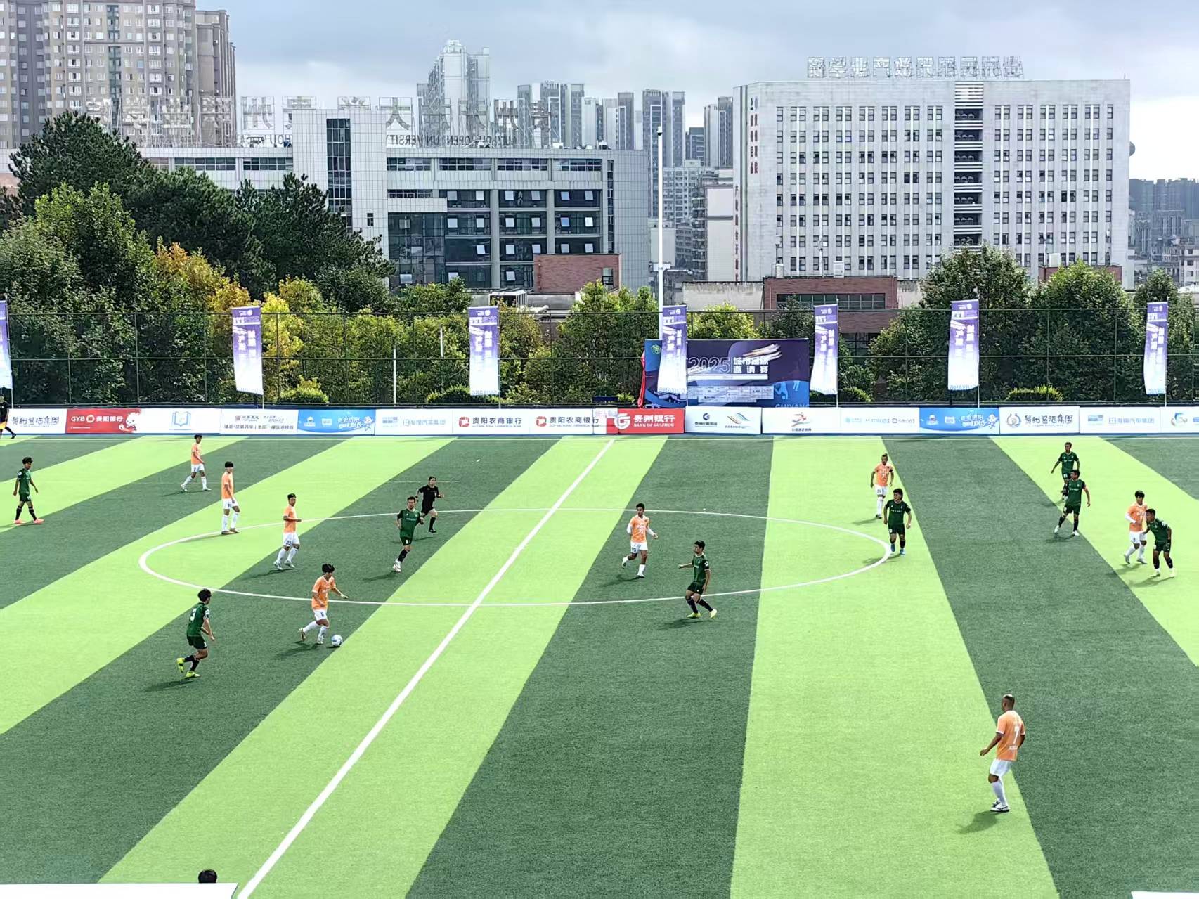 开云体育在线-力求佳绩，足球队备战比赛全神贯注