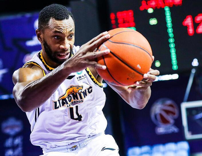 开云体育入口-雷霆轻取新疆队,赵继伟关键制胜