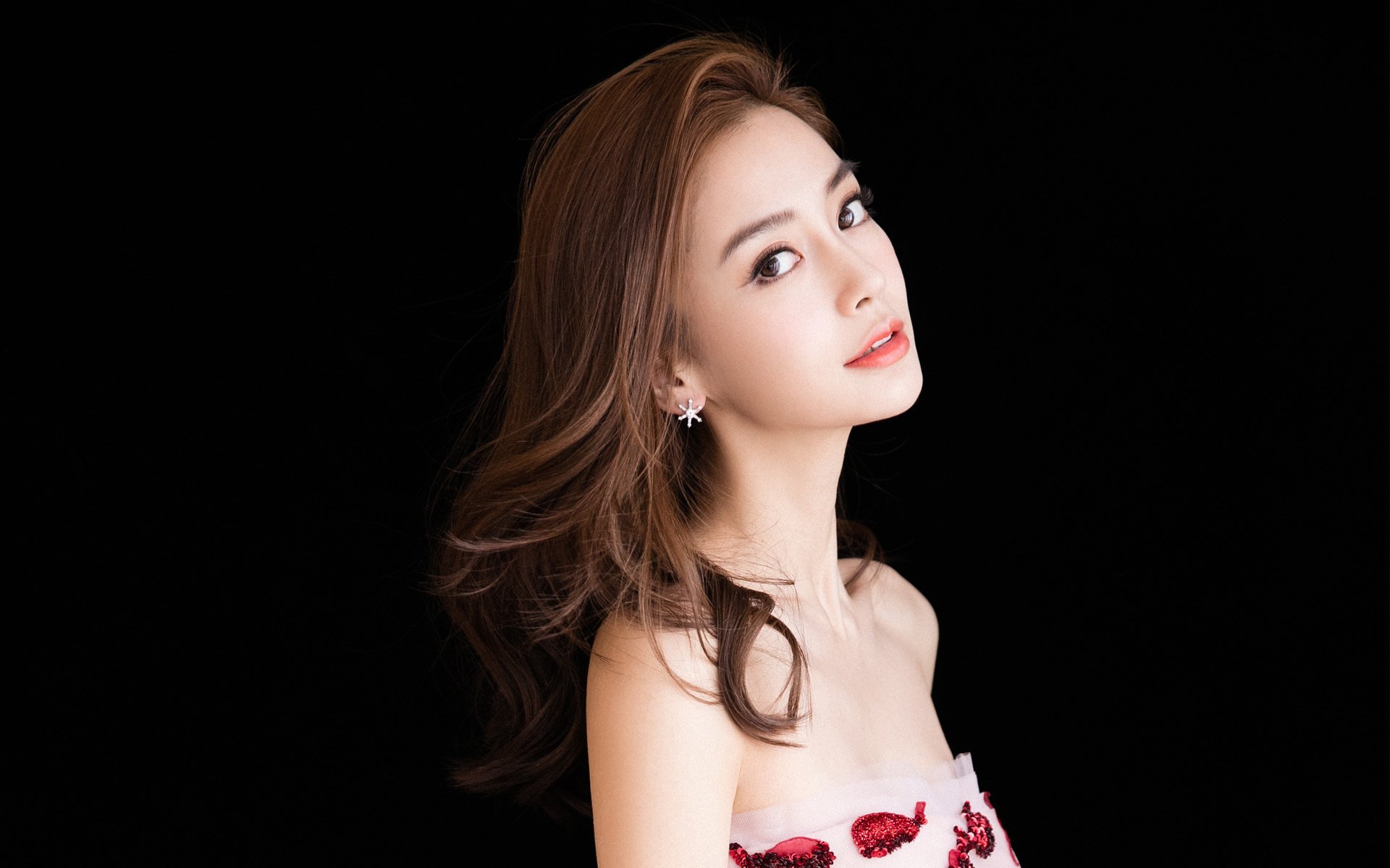 开云APP-炽热对决中，他是沙漠唯一的甘泉，布克无争议全场最佳